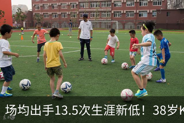 场均出手13.5次生涯新低！38岁KD无私转型 火箭团队篮球强势升空